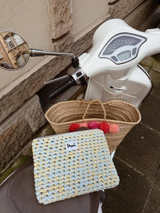 The Laptop Bag, Bubble Gum